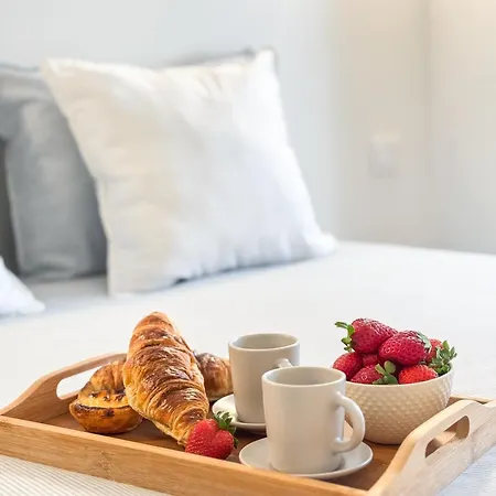 Privativo Com Banheiro Compartilhado * Lisboa